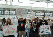 นักกิจกรรมในงานเอดส์โลกประท้วง บ.ยา ‘วีฟ’ เร่งถอนฟ้องรัฐบาลโคลัมเบียกรณีทำซีแอลกับยา DTG